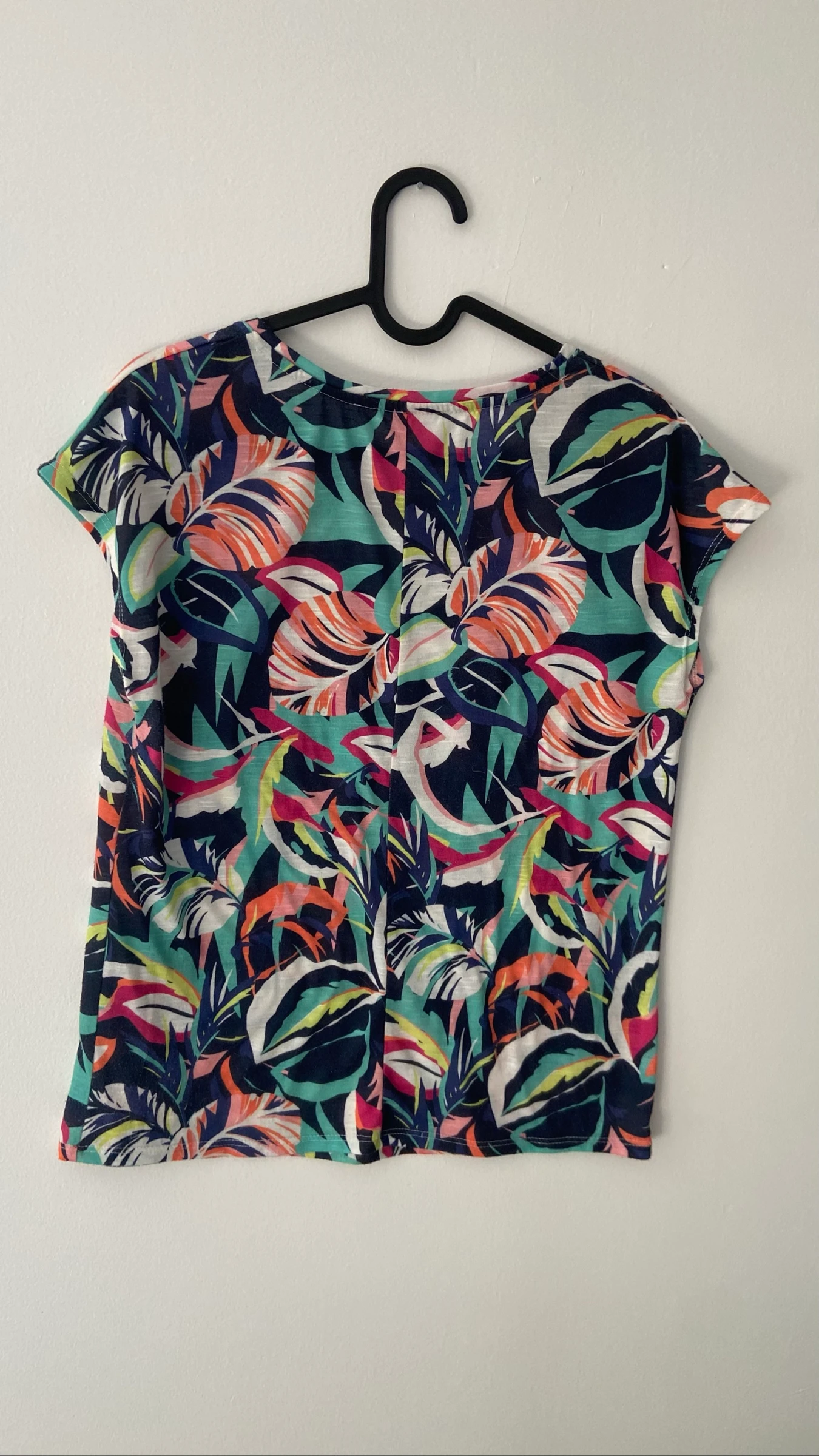 Camiseta de color vivo y con flores Talla 40 – photo 6
